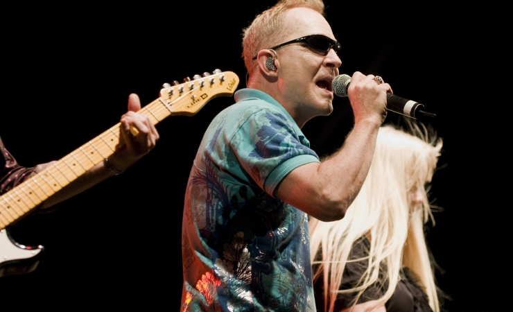Fred Schneider and Cindy Wilson of the B 52s